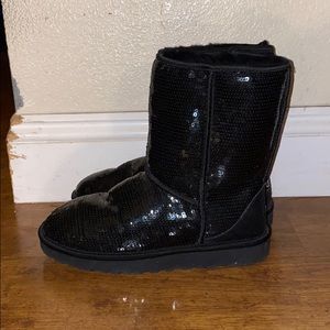 BRAND NEW, black sequence short ugg, sz7